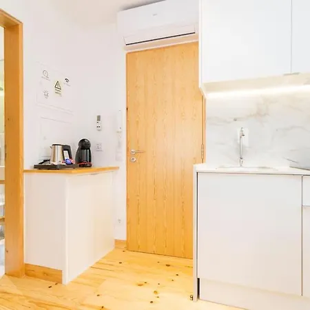1e Brand New Right In The Heart Of Alfama